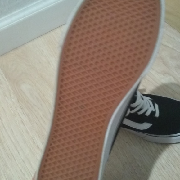 Vans - Picture 3 of 4